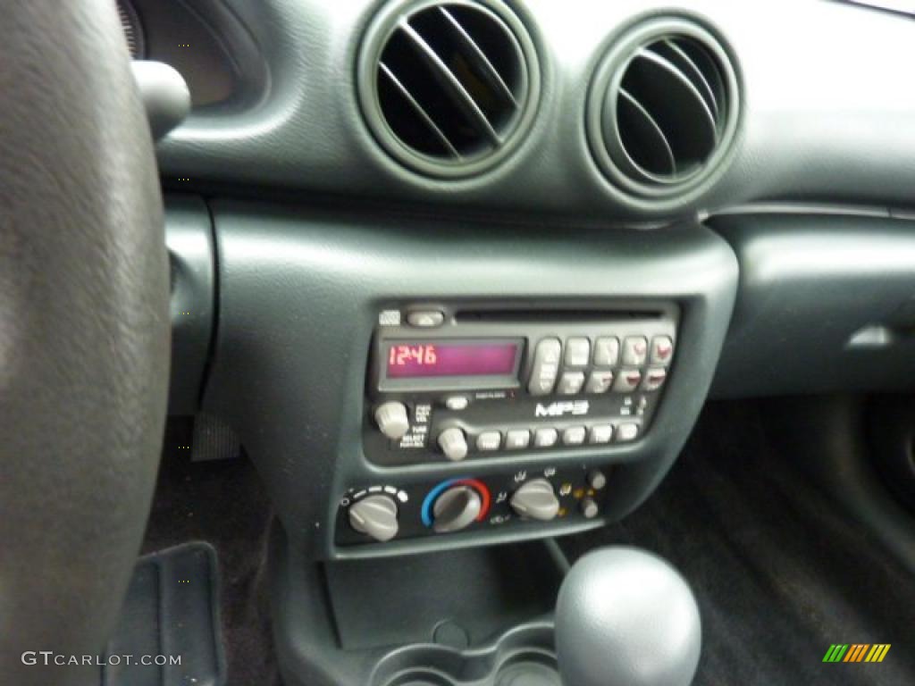 2004 Sunfire Coupe - Electric Blue Metallic / Graphite photo #9