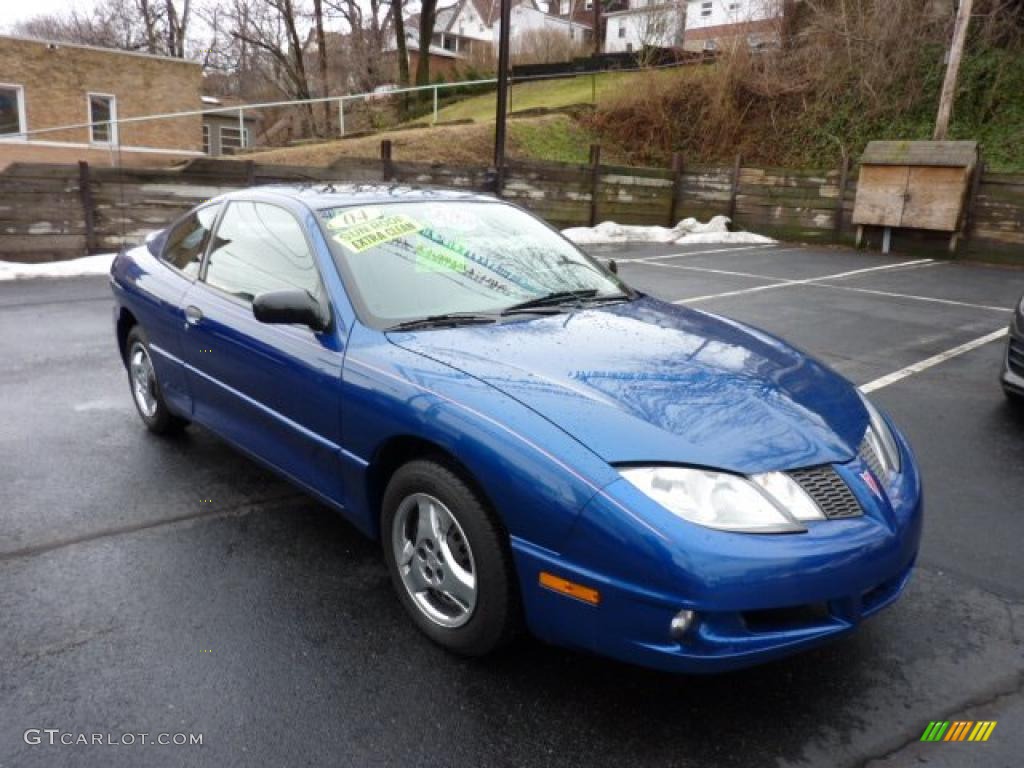 2004 Sunfire Coupe - Electric Blue Metallic / Graphite photo #10