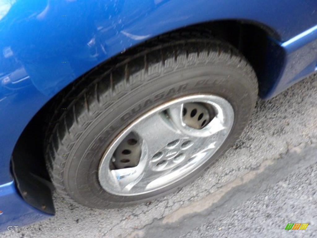 2004 Sunfire Coupe - Electric Blue Metallic / Graphite photo #12