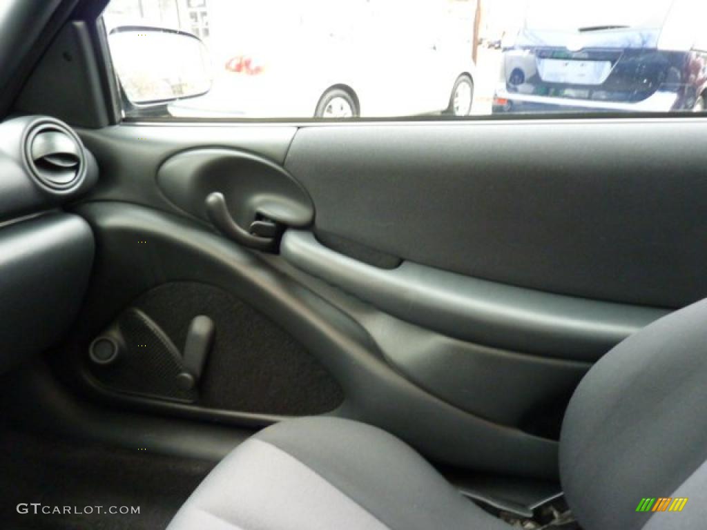 2004 Sunfire Coupe - Electric Blue Metallic / Graphite photo #18