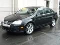 Black - Jetta SE Sedan Photo No. 7