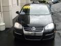 Black - Jetta SE Sedan Photo No. 8