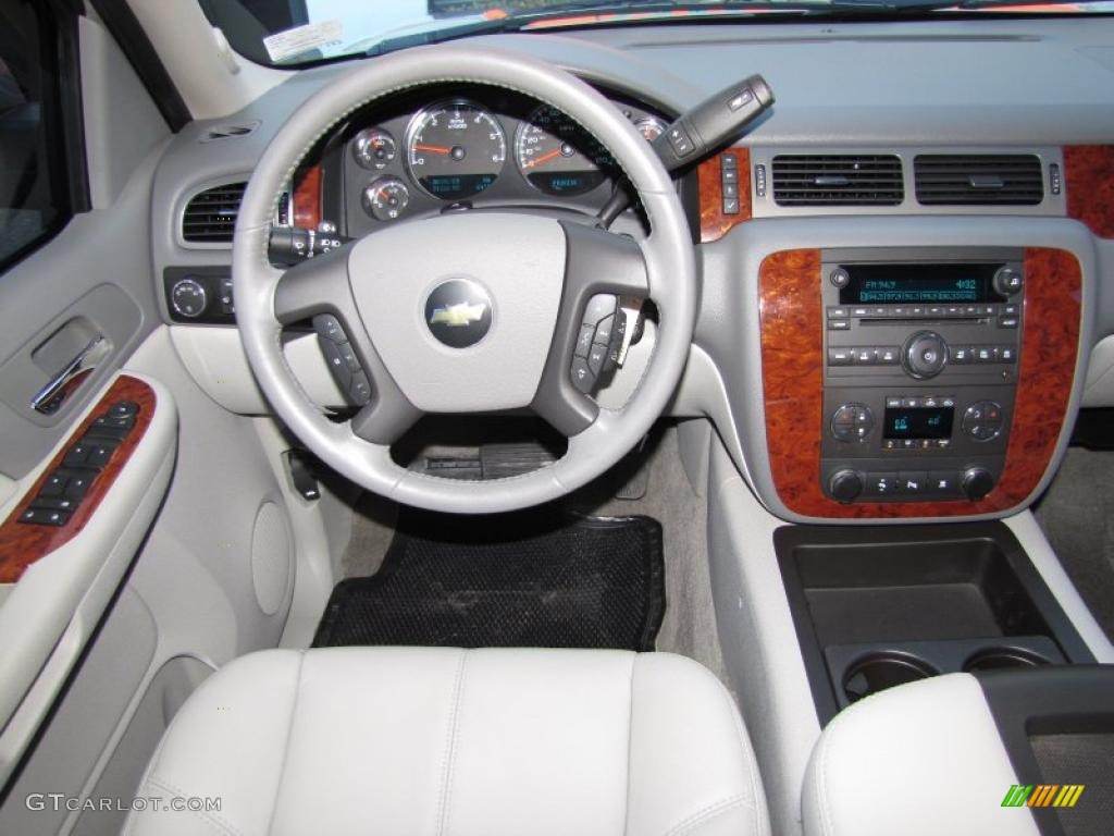 2009 Chevrolet Avalanche LT Light Titanium Dashboard Photo #46533288