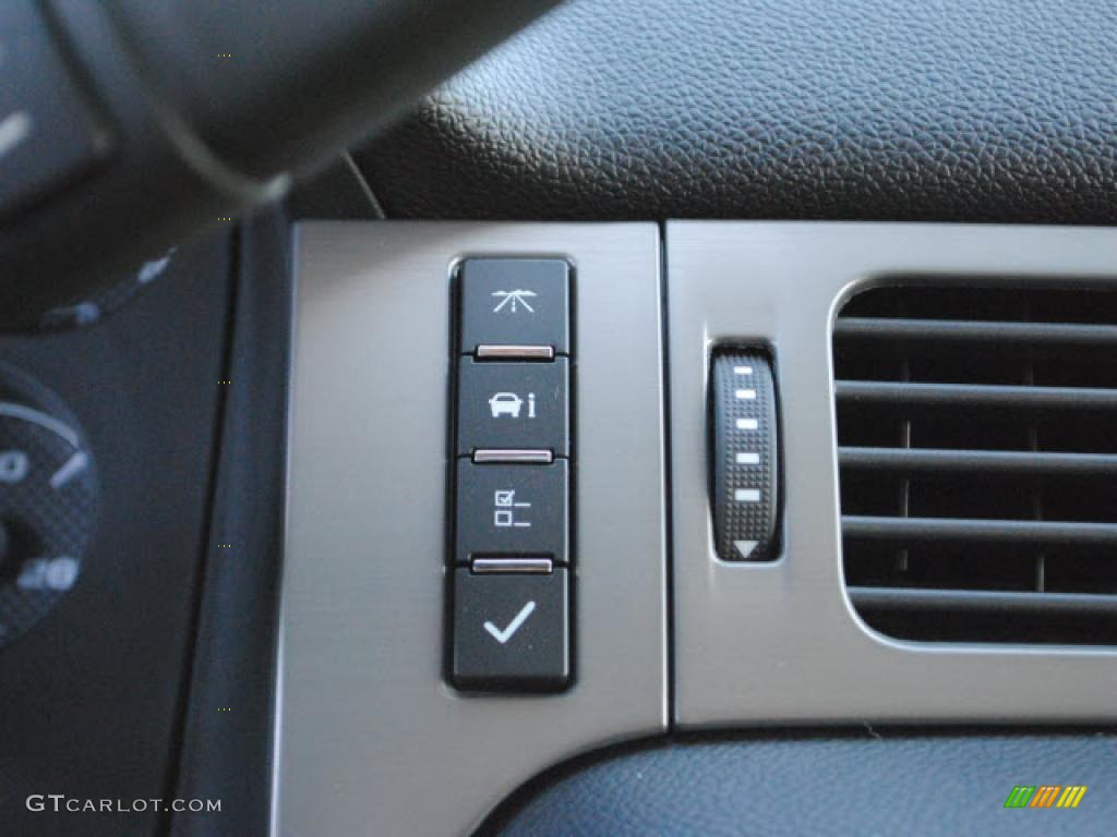 2011 Chevrolet Suburban LT 4x4 Controls Photo #46534260