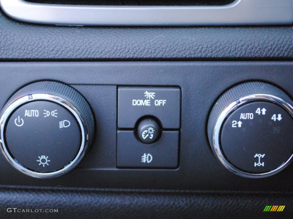 2011 Chevrolet Suburban LT 4x4 Controls Photo #46534272