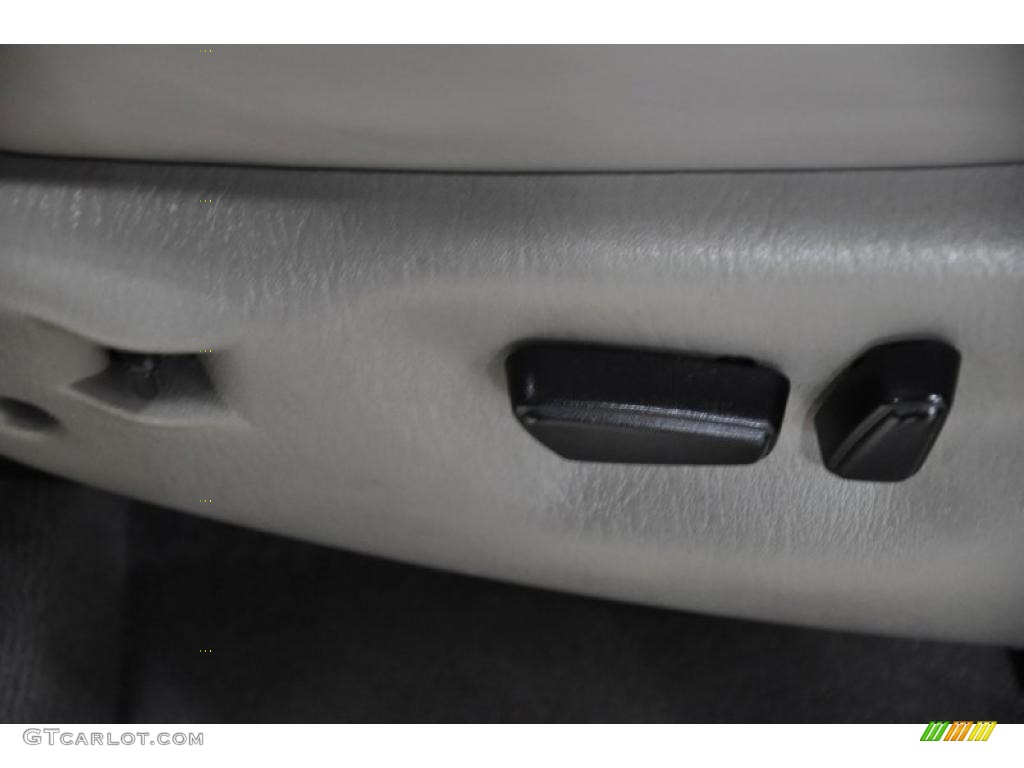 2004 Grand Cherokee Limited - Stone White / Dark Slate Gray photo #9