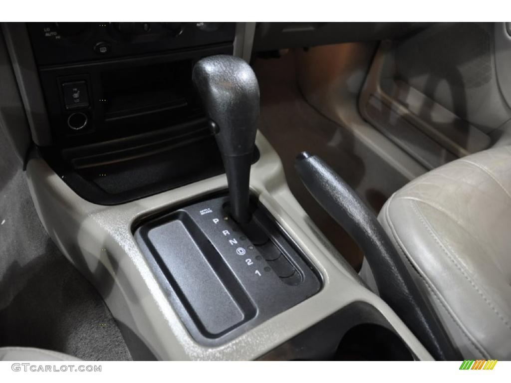 2004 Grand Cherokee Limited - Stone White / Dark Slate Gray photo #14