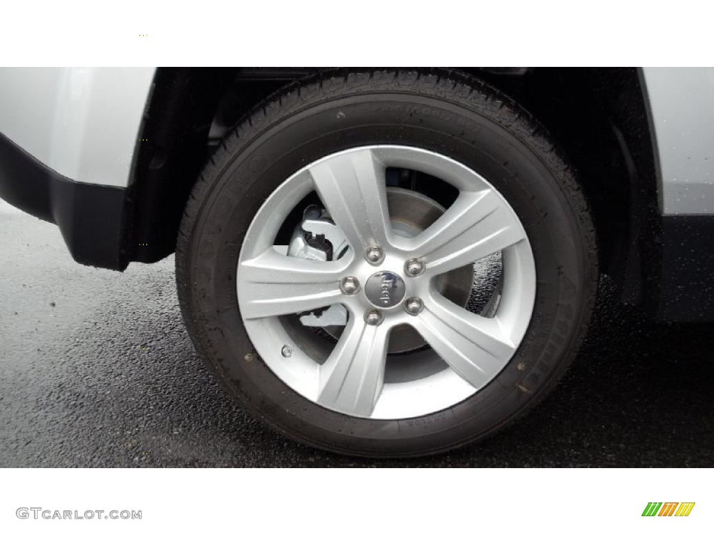 2011 Jeep Patriot Latitude X 4x4 Wheel Photo #46537104
