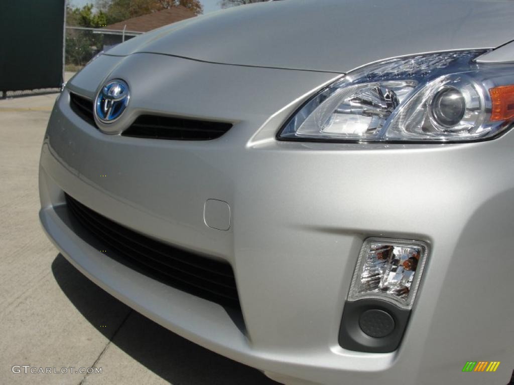 Classic Silver Metallic 2011 Toyota Prius Hybrid III Exterior Photo #46537107