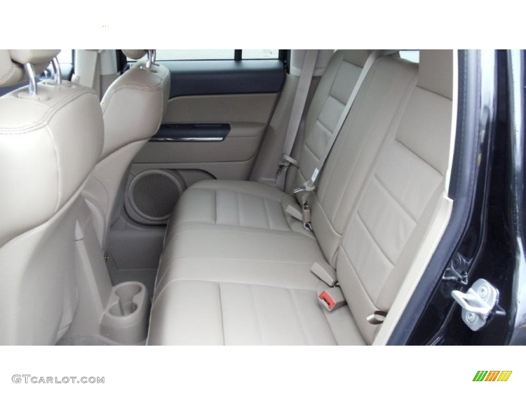 Dark Slate Gray Interior 2011 Jeep Patriot Latitude X 4x4 Photo #46537308