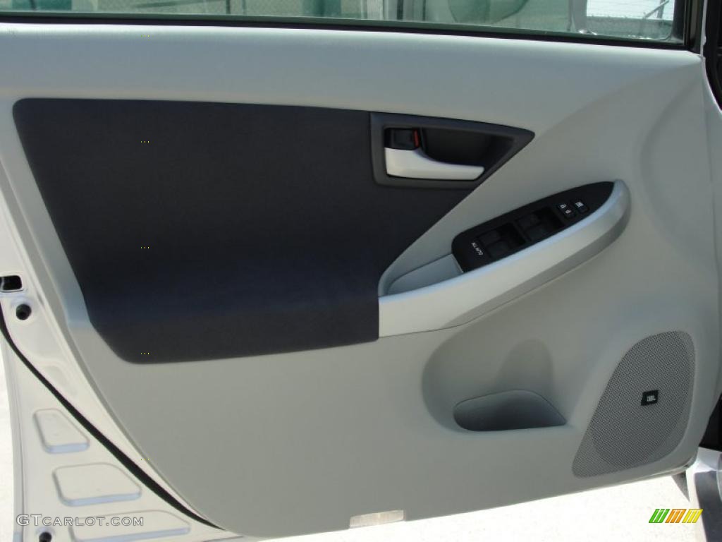 2011 Toyota Prius Hybrid III Misty Gray Door Panel Photo #46537317
