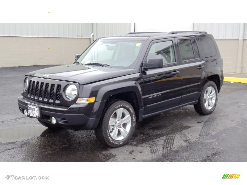 Brilliant Black Crystal Pearl Jeep Patriot