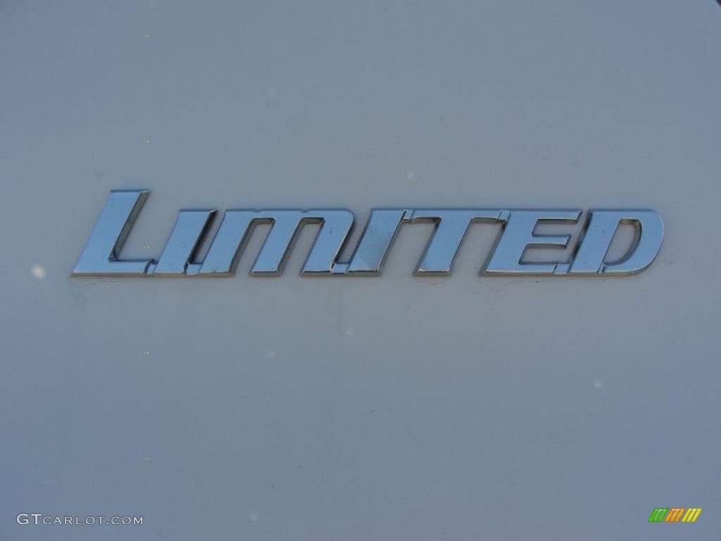 2011 Toyota 4Runner Limited Marks and Logos Photos