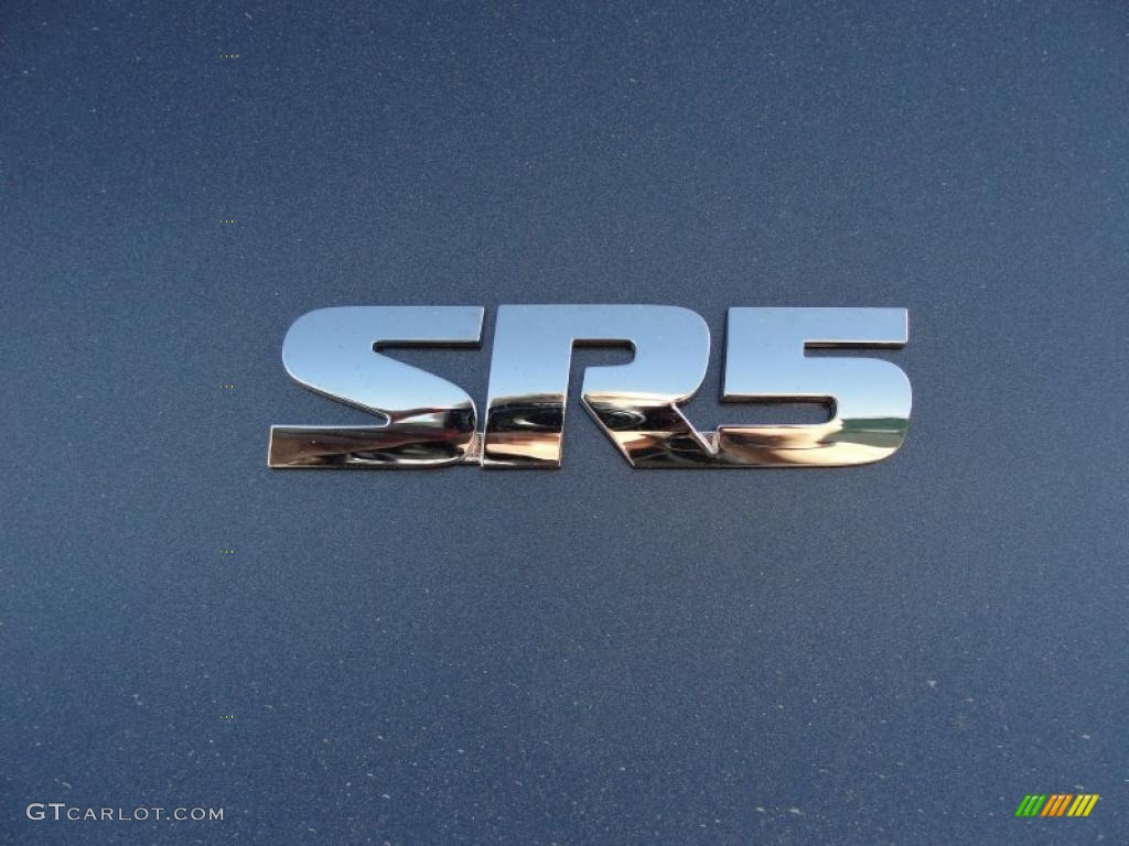 2011 Toyota 4Runner SR5 Marks and Logos Photos