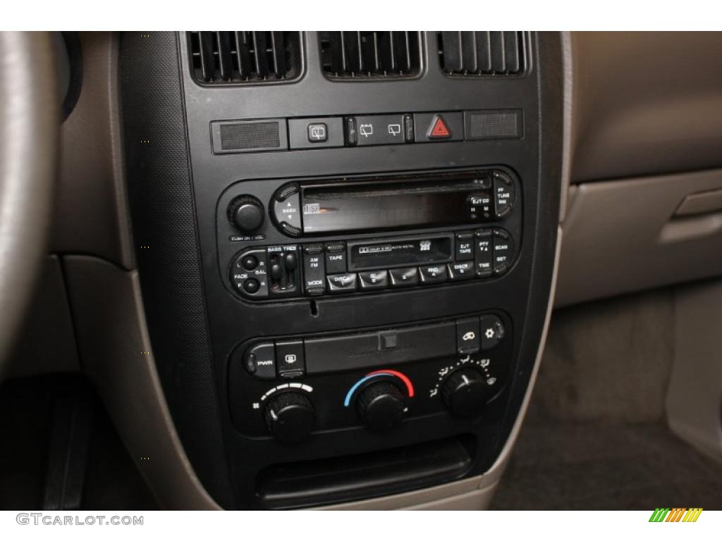 2003 Chrysler Voyager LX Controls Photo #46540920