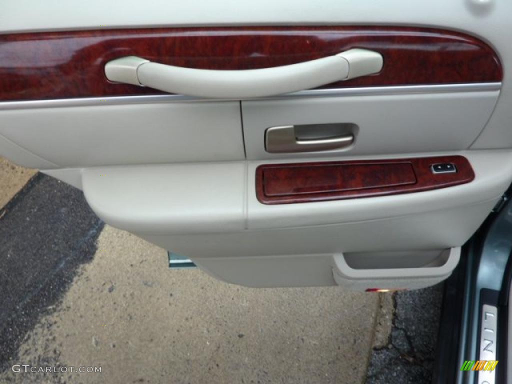 2005 Lincoln Town Car Signature Limited Medium Light Stone/Dark Stone Door Panel Photo #46541580