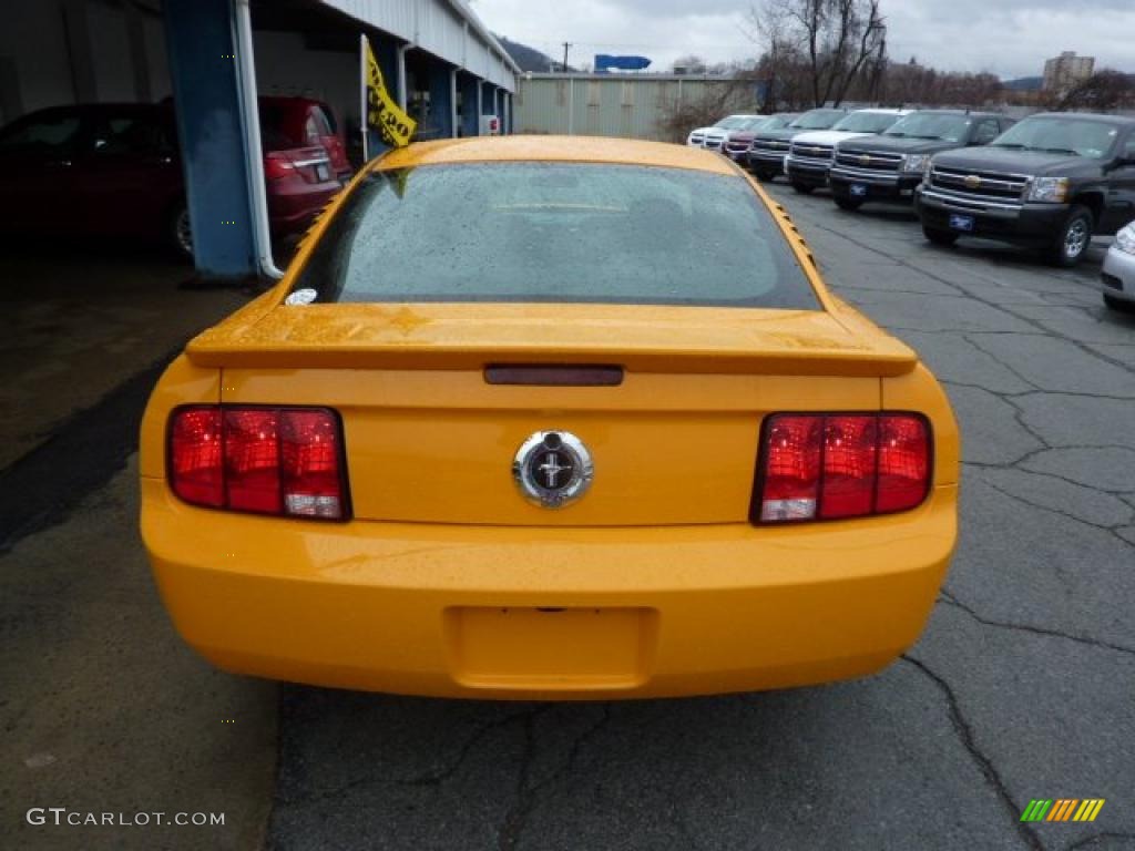 2008 Mustang V6 Deluxe Coupe - Grabber Orange / Dark Charcoal photo #9