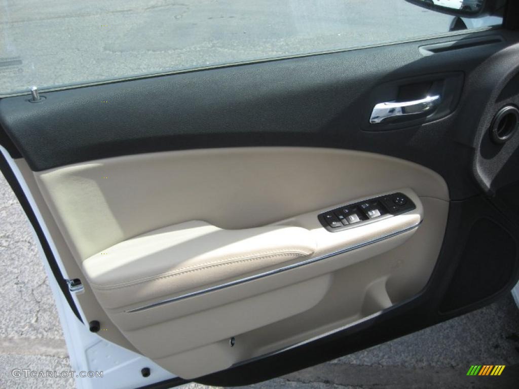 2011 Dodge Charger SE Black/Light Frost Beige Door Panel Photo #46543560