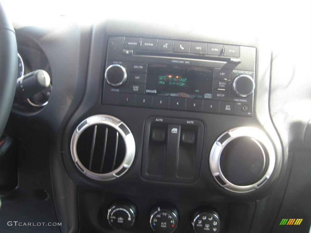 2011 Wrangler Rubicon 4x4 - Flame Red / Black photo #10