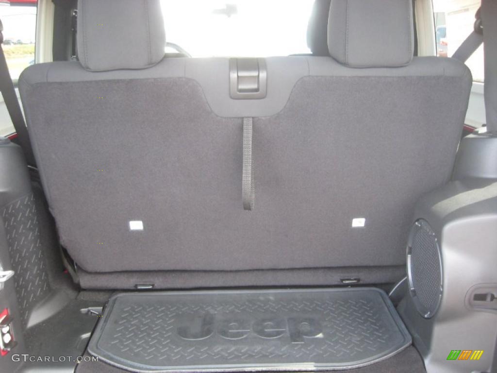2011 Wrangler Rubicon 4x4 - Flame Red / Black photo #15
