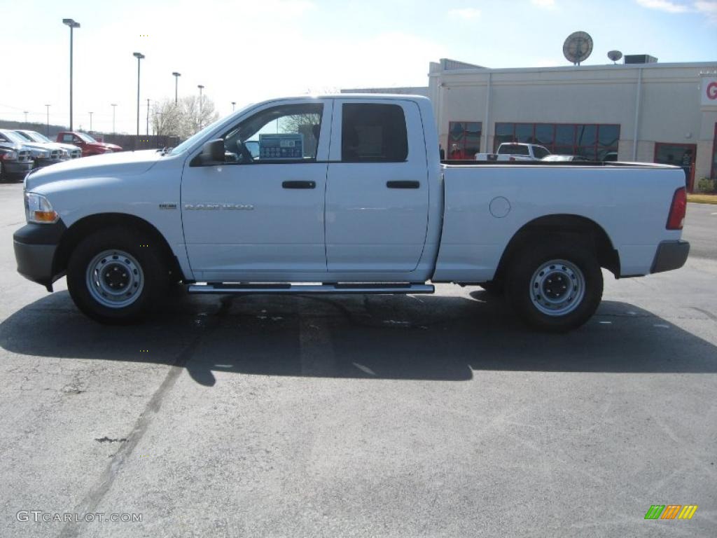 2011 Ram 1500 ST Quad Cab 4x4 - Bright White / Dark Slate Gray/Medium Graystone photo #8