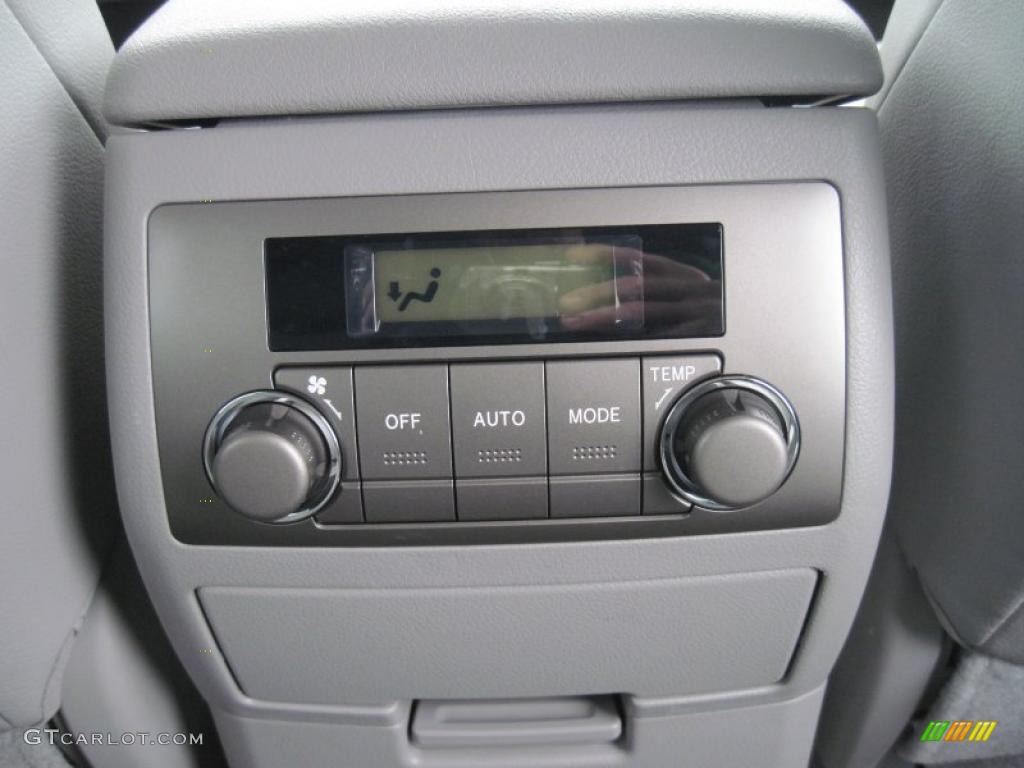 2008 Toyota Highlander Hybrid Limited 4WD Controls Photo #46544367