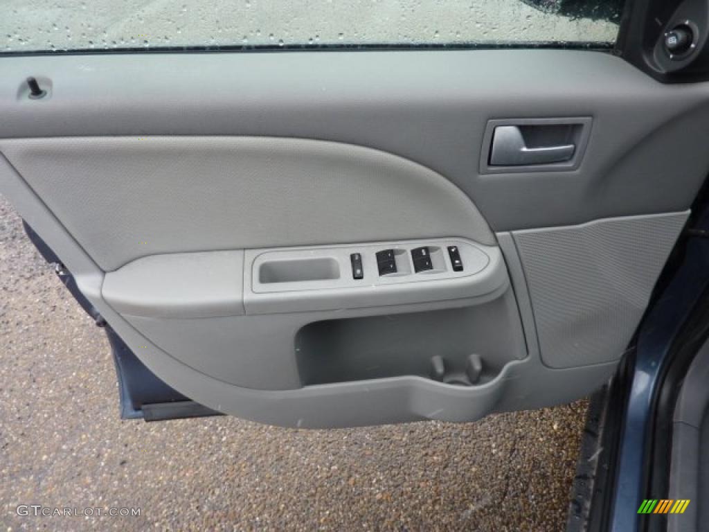 2005 Mercury Montego Luxury AWD Door Panel Photos