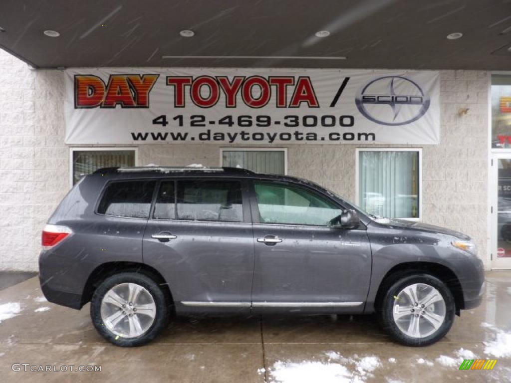 Magnetic Gray Metallic Toyota Highlander