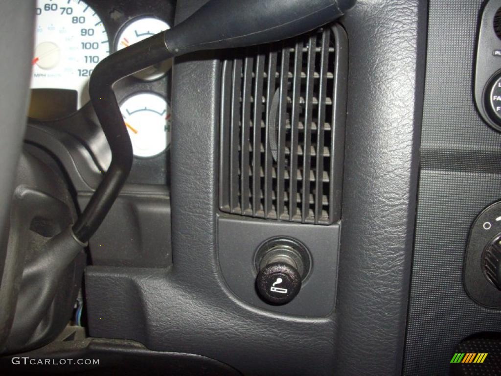 2004 Ram 1500 SLT Quad Cab 4x4 - Graphite Metallic / Dark Slate Gray photo #26