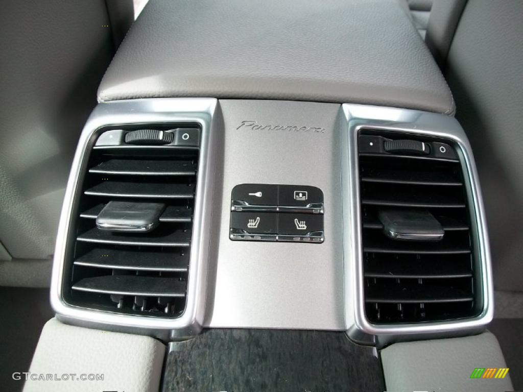 2011 Porsche Panamera S Controls Photo #46550627