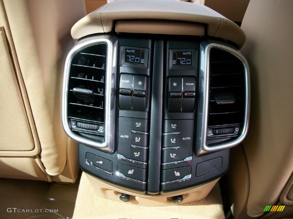 2011 Porsche Cayenne Turbo Controls Photo #46551755