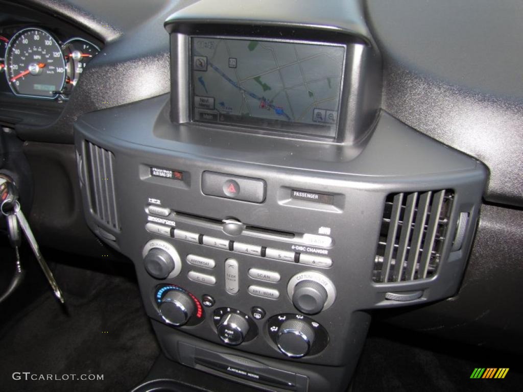 2008 Mitsubishi Endeavor SE Controls Photo #46553141