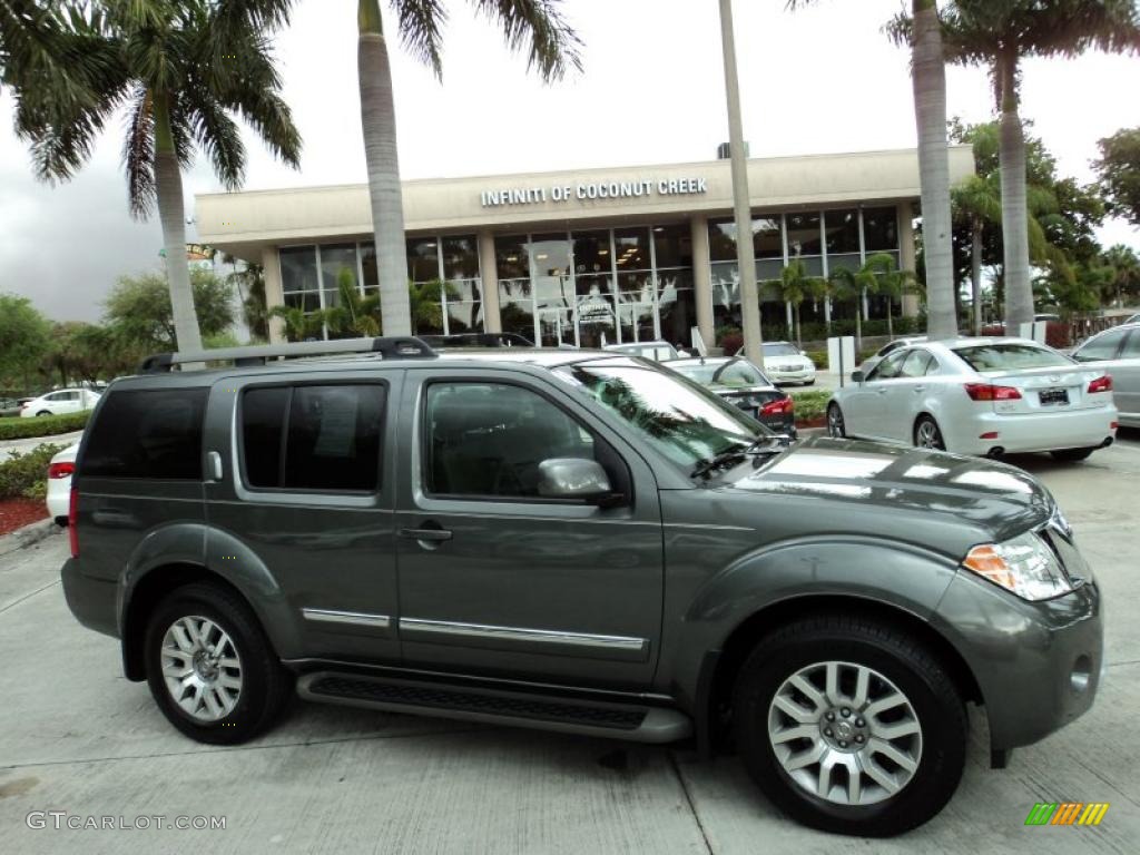 Storm Gray Nissan Pathfinder