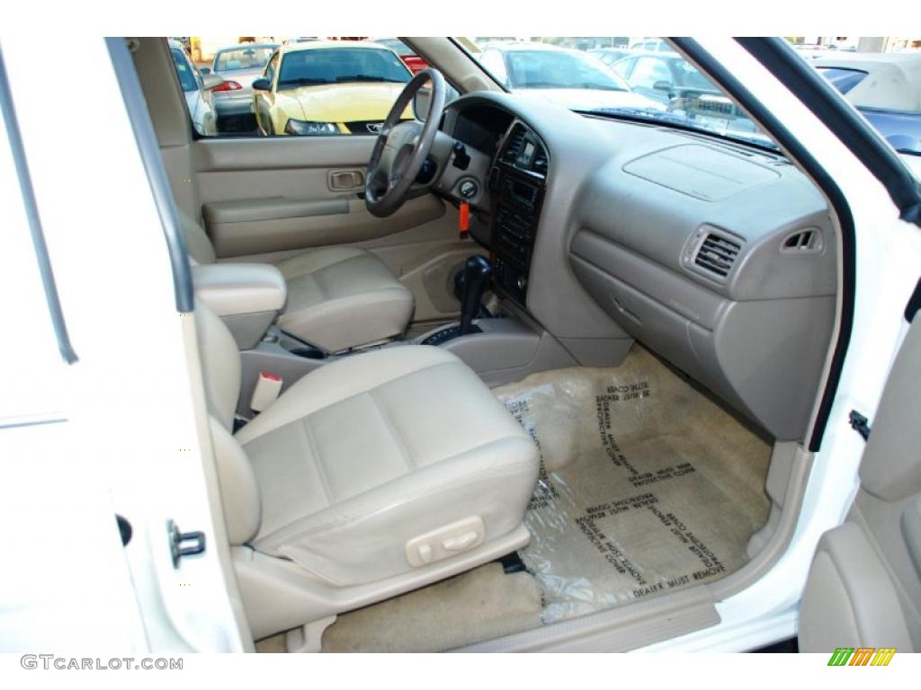 Beige Interior 2001 Nissan Pathfinder LE 4x4 Photo #46557300