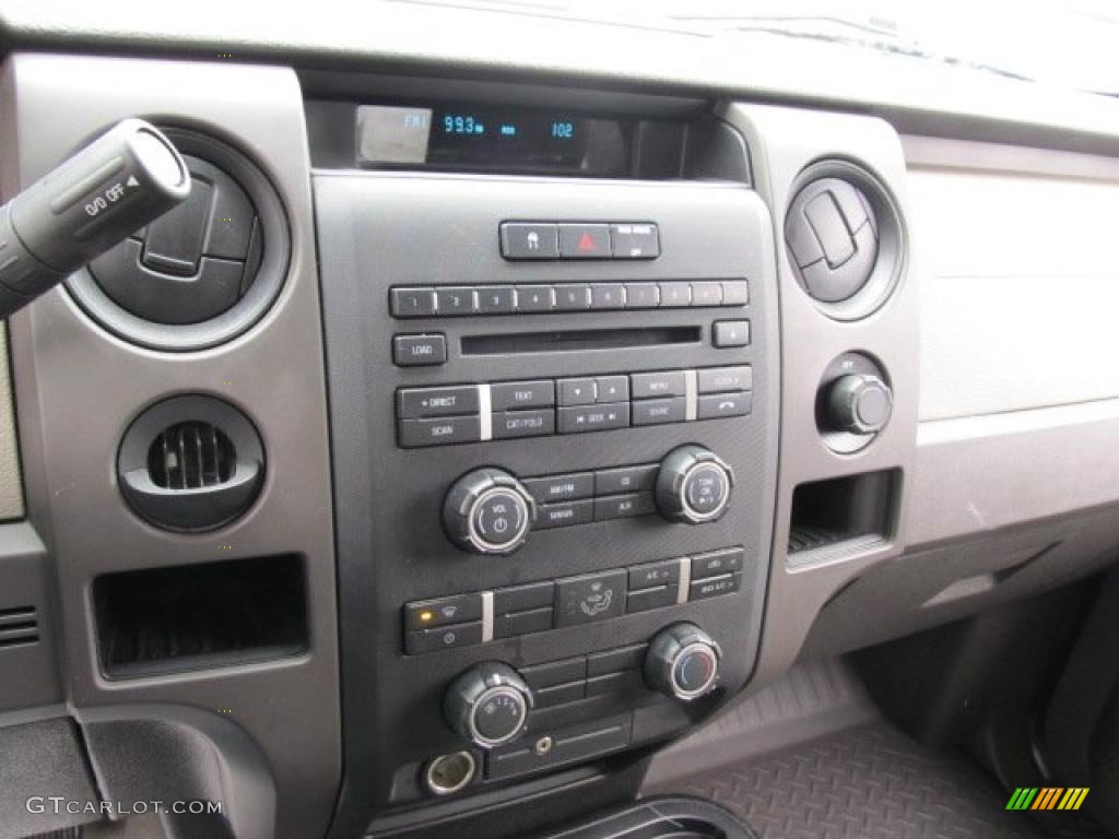 2009 Ford F150 STX SuperCab 4x4 Controls Photo #46558356