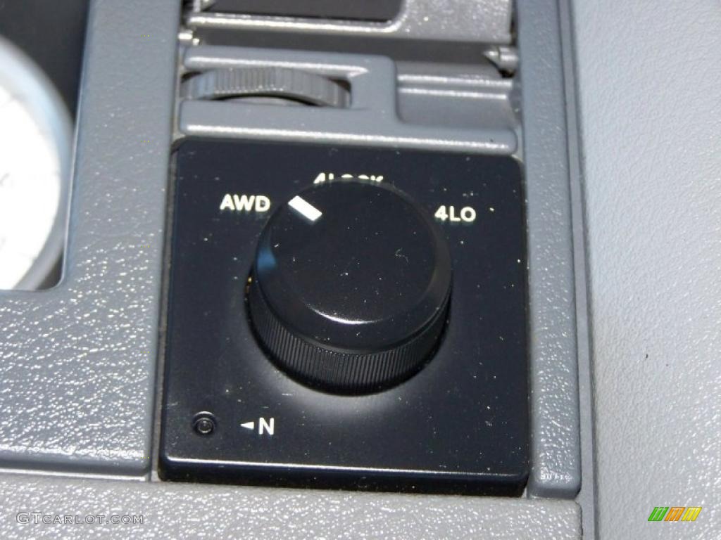 2005 Dodge Durango Limited 4x4 Controls Photo #46558890