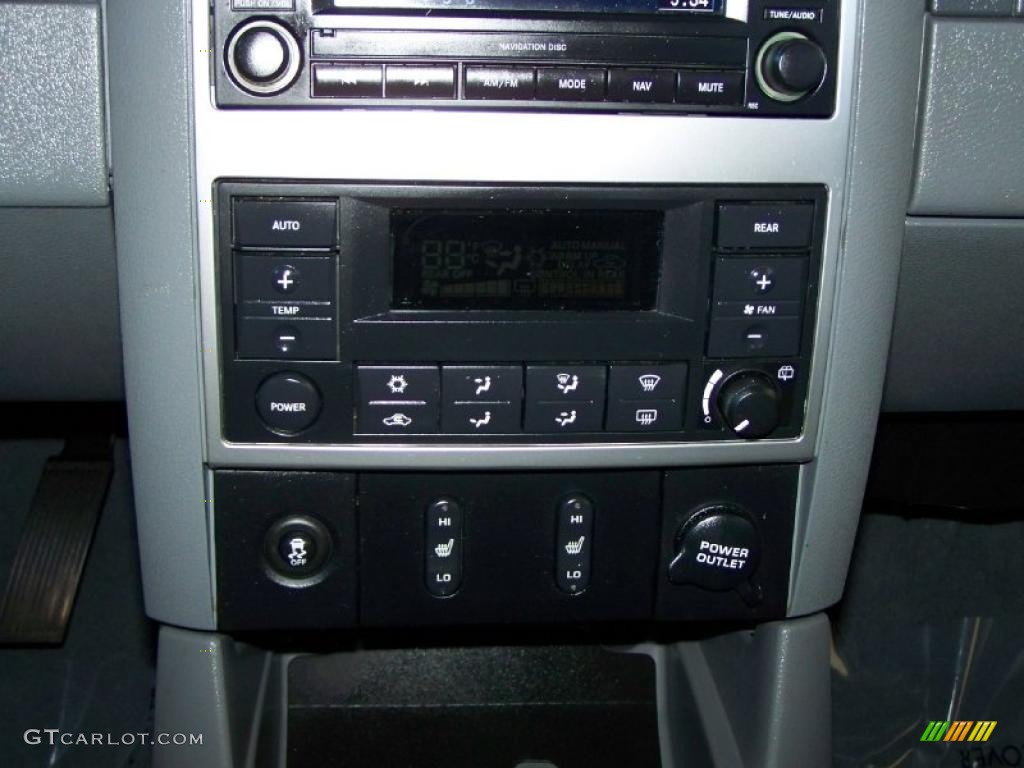 2005 Dodge Durango Limited 4x4 Controls Photo #46558905