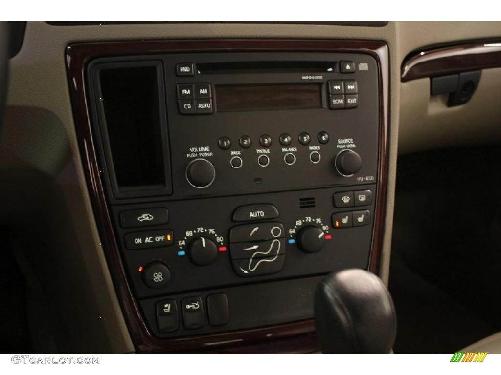 2008 Volvo S60 2.5T AWD Controls Photo #46563150