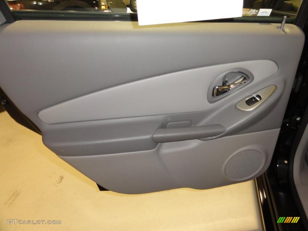2004 Chevrolet Malibu Maxx LT Wagon Gray Door Panel Photo #46563934