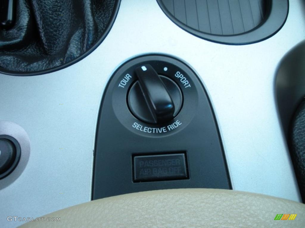 2005 Chevrolet Corvette Coupe Controls Photo #46564552