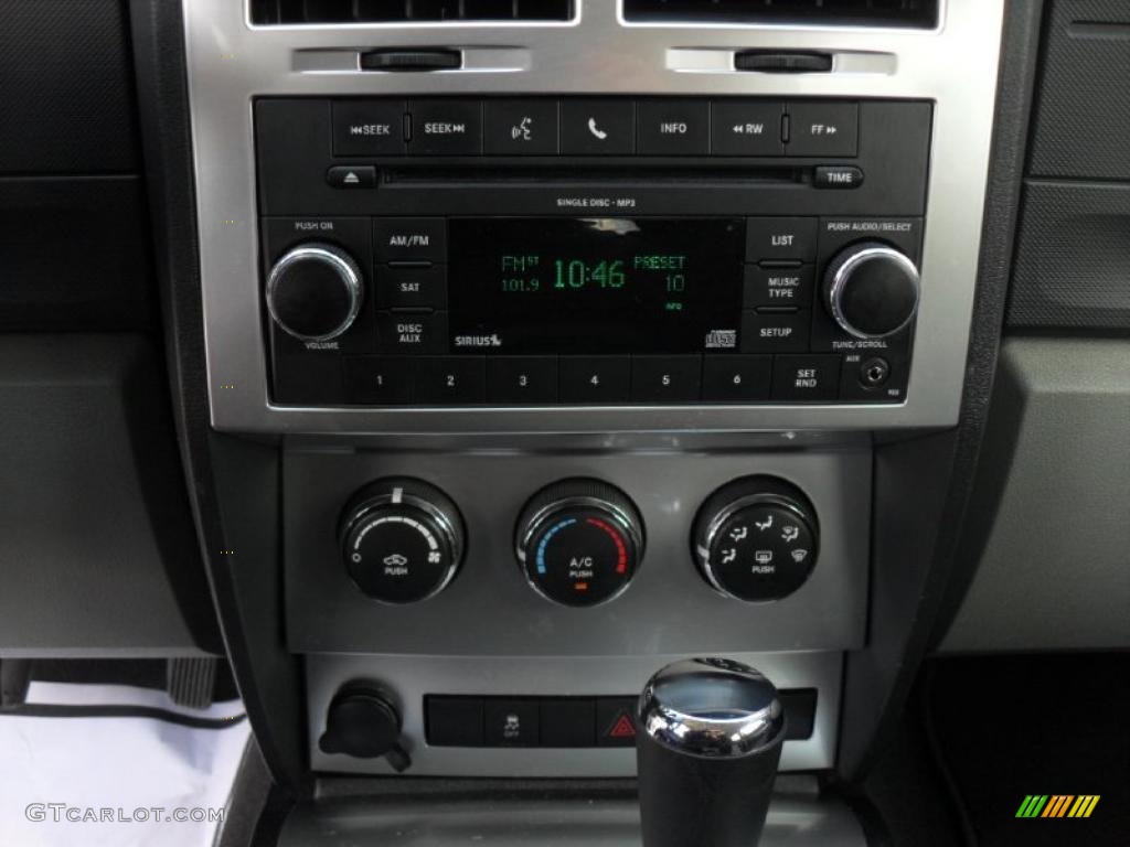 2010 Dodge Nitro SXT 4x4 Controls Photo #46564831