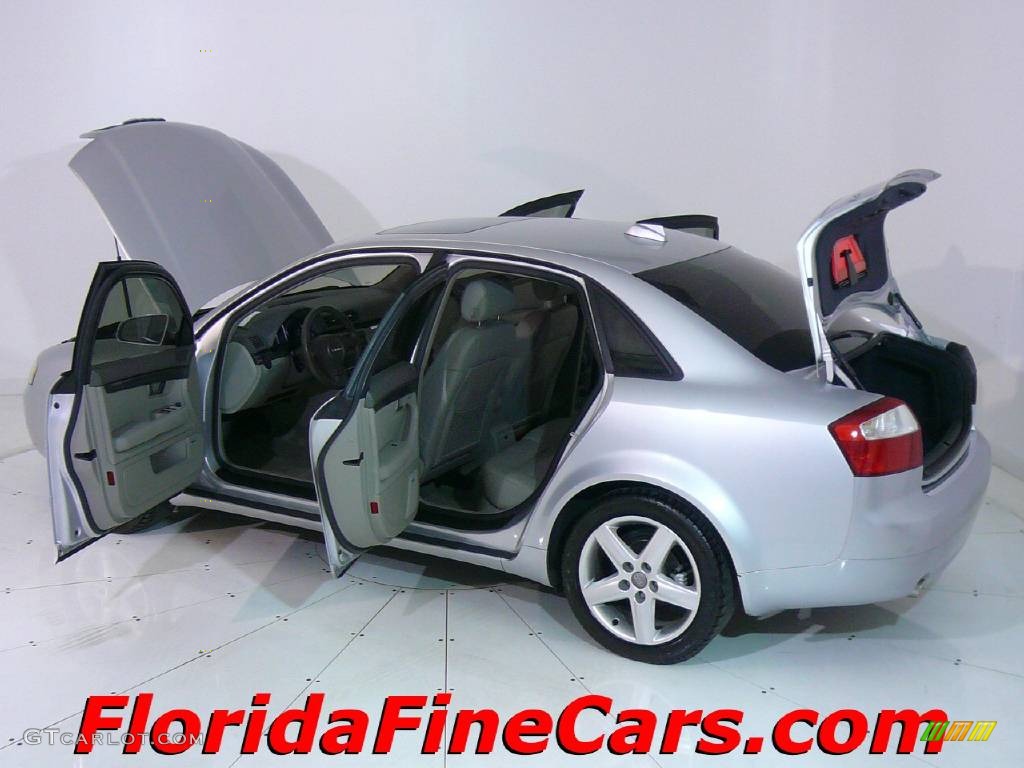 2004 A4 1.8T quattro Sedan - Light Silver Metallic / Grey photo #8