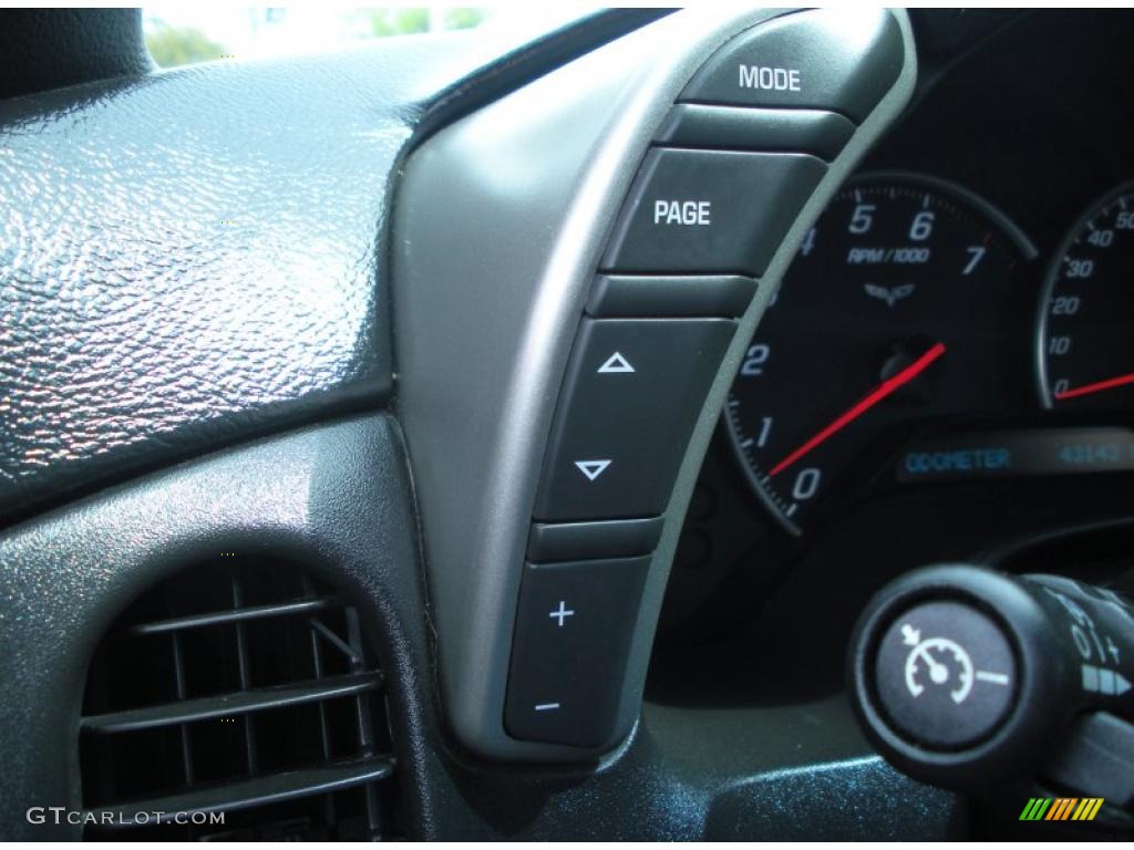 2005 Chevrolet Corvette Coupe Controls Photo #46564942