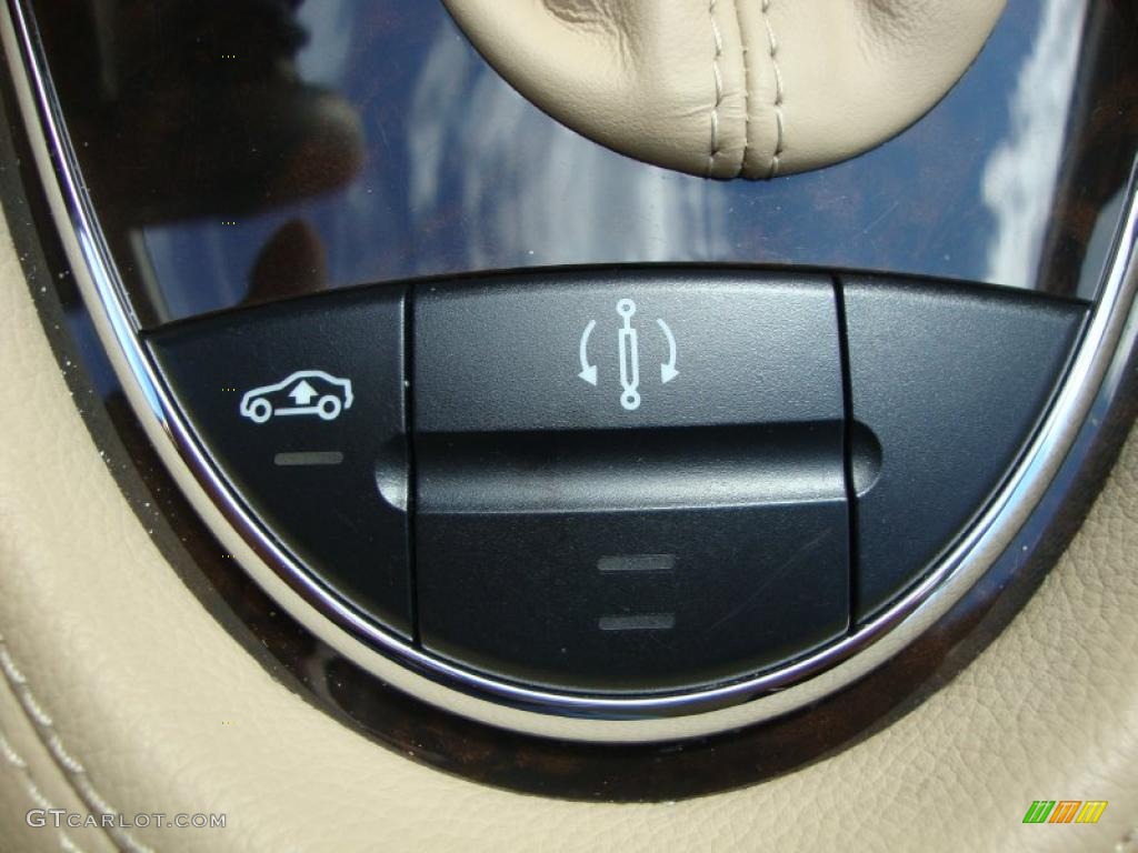 2008 Mercedes-Benz CLS 550 Diamond White Edition Controls Photo #46565113