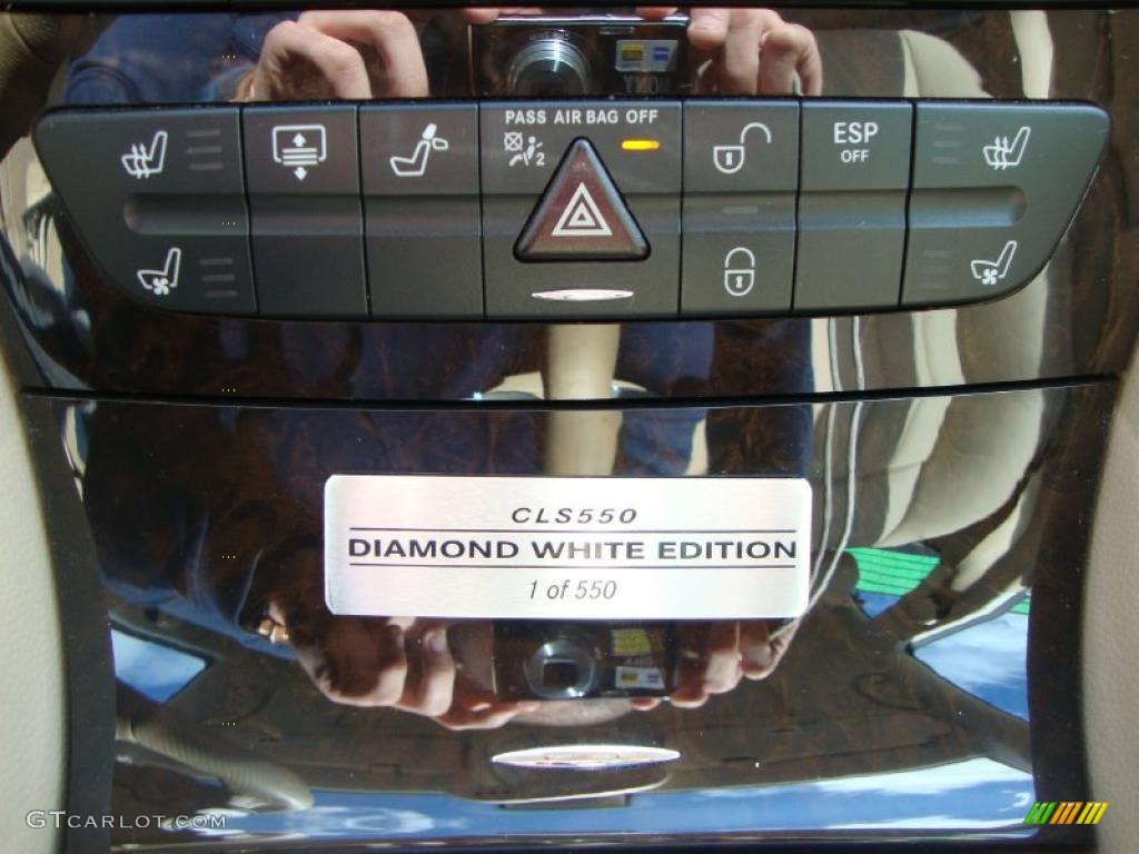 2008 Mercedes-Benz CLS 550 Diamond White Edition Controls Photo #46565122