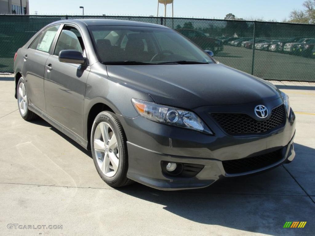 2011 Camry SE - Magnetic Gray Metallic / Dark Charcoal photo #1