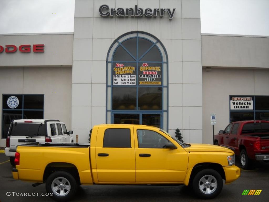 2008 Dakota SLT Crew Cab 4x4 - Detonator Yellow / Dark Slate Gray/Medium Slate Gray photo #1