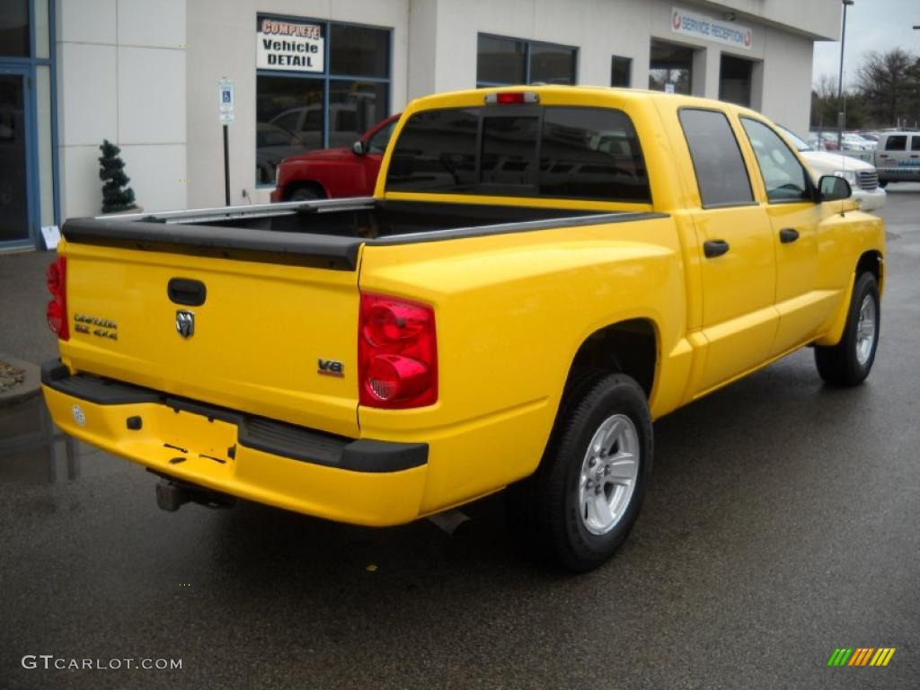 2008 Dakota SLT Crew Cab 4x4 - Detonator Yellow / Dark Slate Gray/Medium Slate Gray photo #2