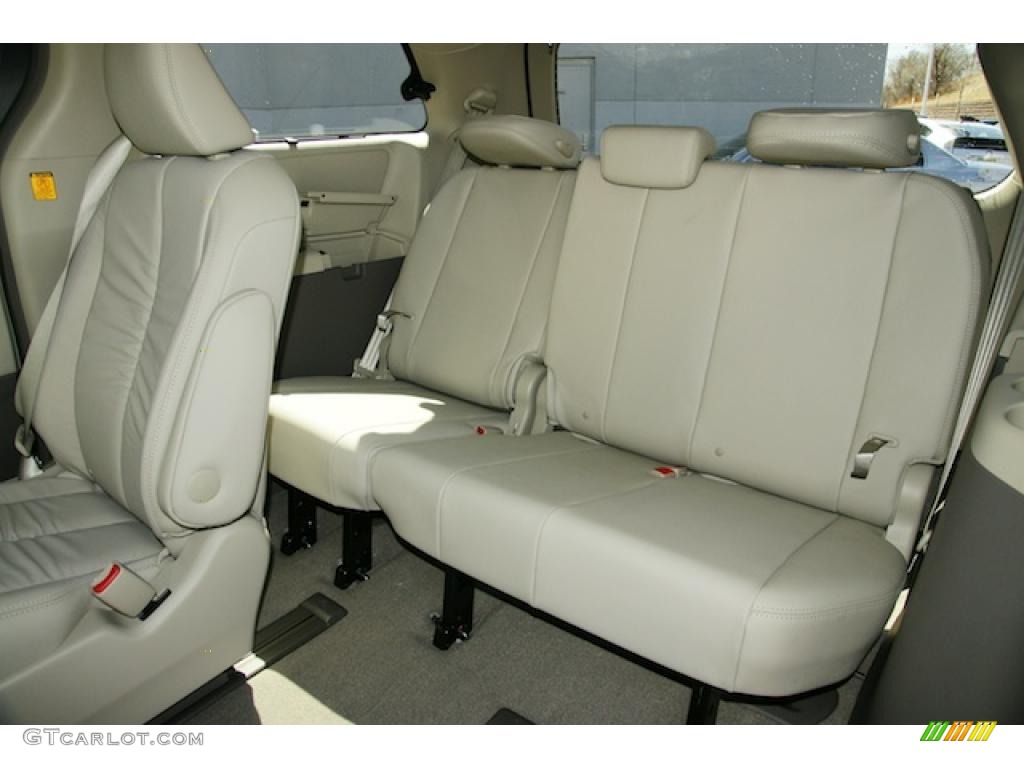 Light Gray Interior 2011 Toyota Sienna XLE AWD Photo #46569124