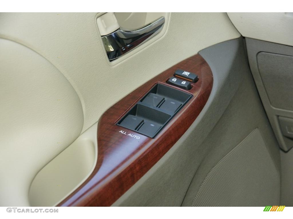 2011 Toyota Sienna XLE AWD Controls Photos